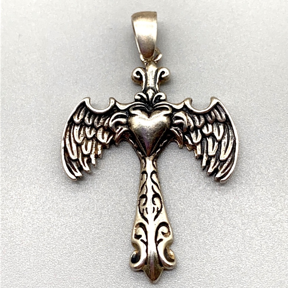 Gothic style sterling silver cross with wings and great detail on the front 💜 - Picture 2 of 7